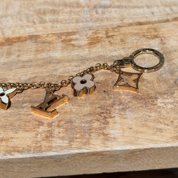 Louis Vuitton Gold Fleur De Monogramme Keychain Bag Charm - Picture 5 of 12